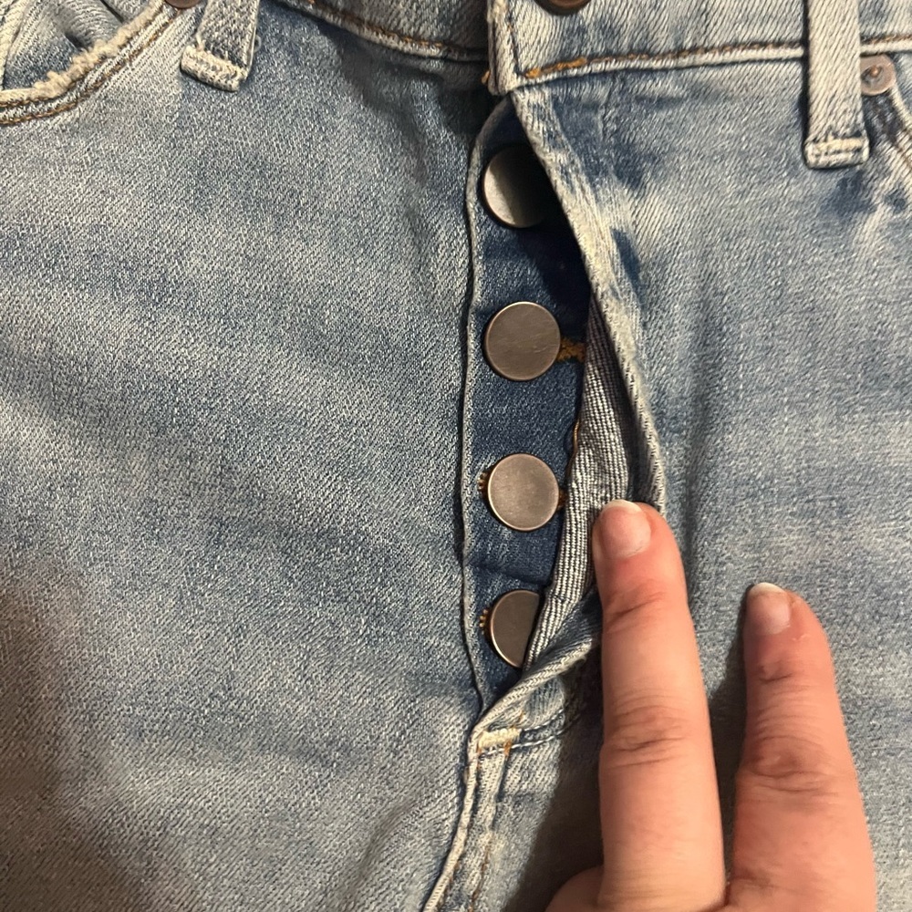 Edyson Distressed Denim Shorts - Picture 4 of 7